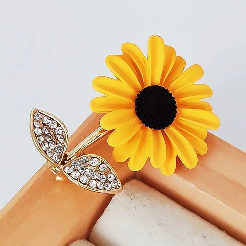 Vintage sunflower brooch