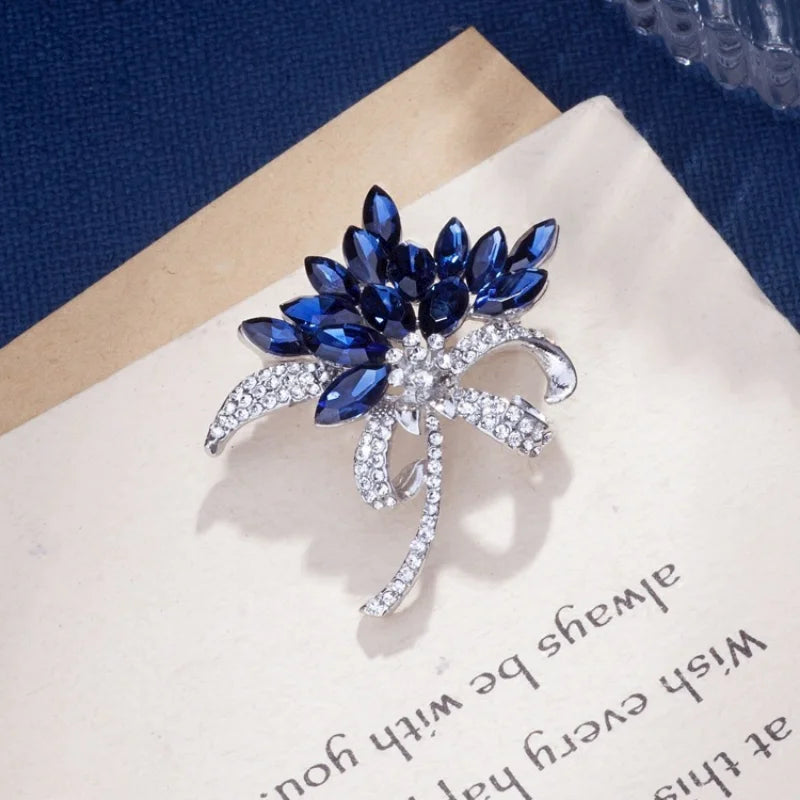 Brooch blue