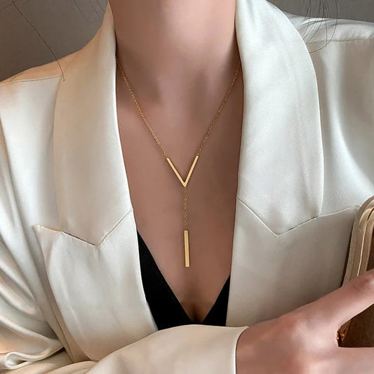 Long gold pendant necklace