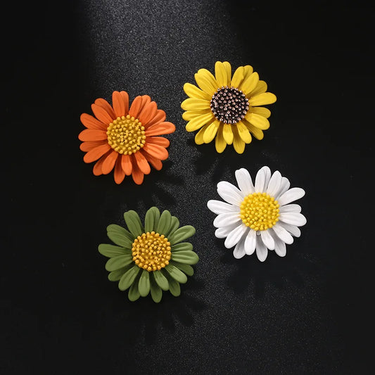 Daisy brooch