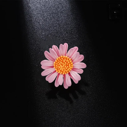 Daisy brooch