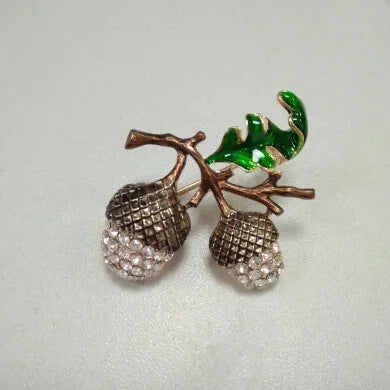 Acorn brooch