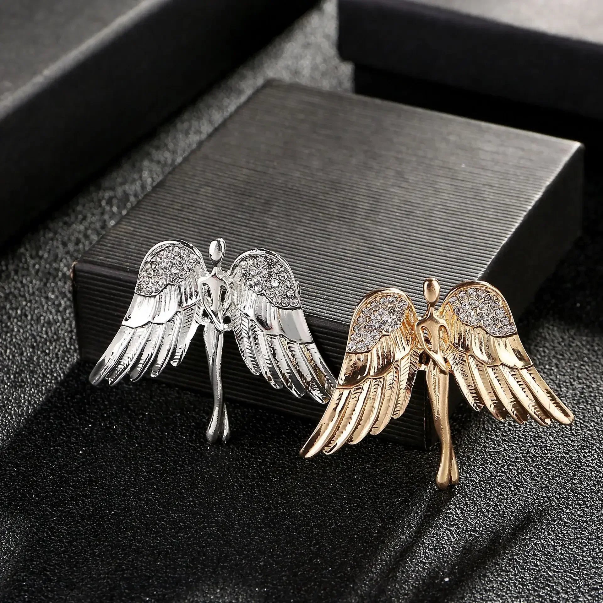 Angel brooch pin - Jewelry Universe