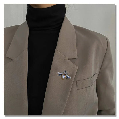 Bee brooch pin - Jewelry Universe