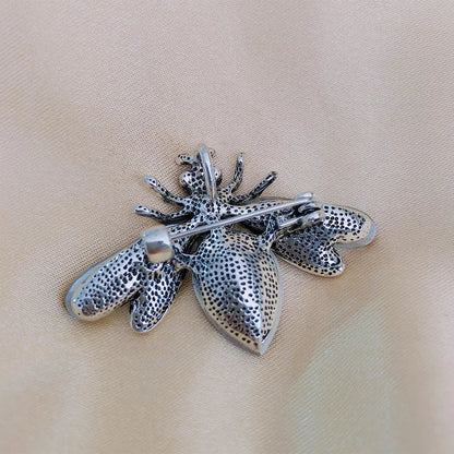 Bee brooch pin - Jewelry Universe