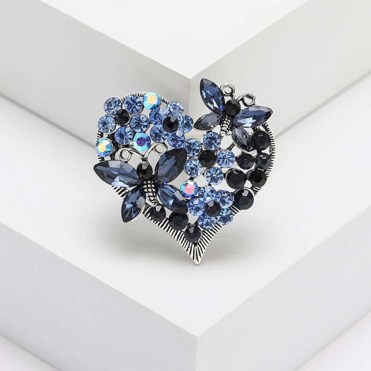 Heart brooch - Jewelry Universe