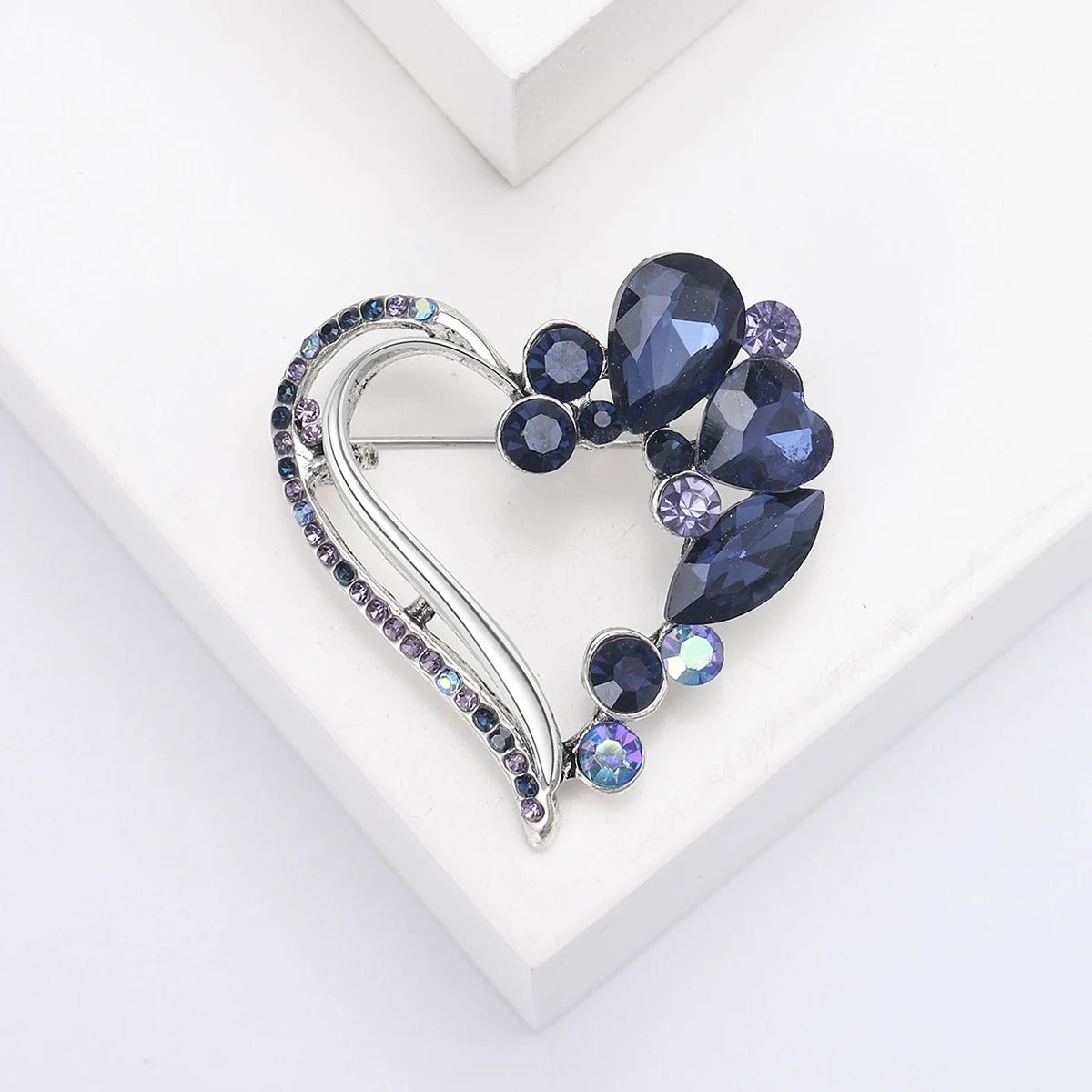 Heart brooch - Jewelry Universe