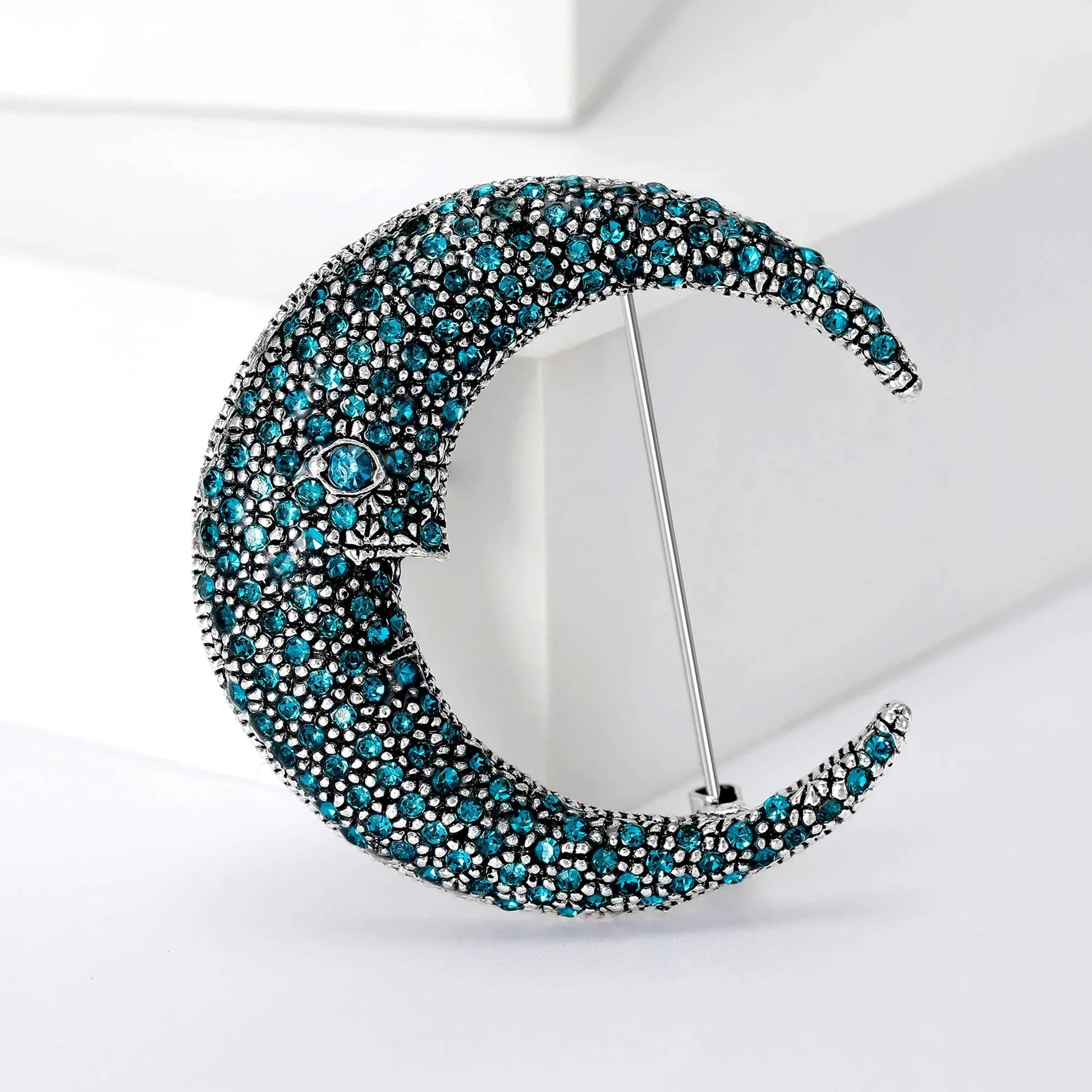 Moon brooch - Jewelry Universe