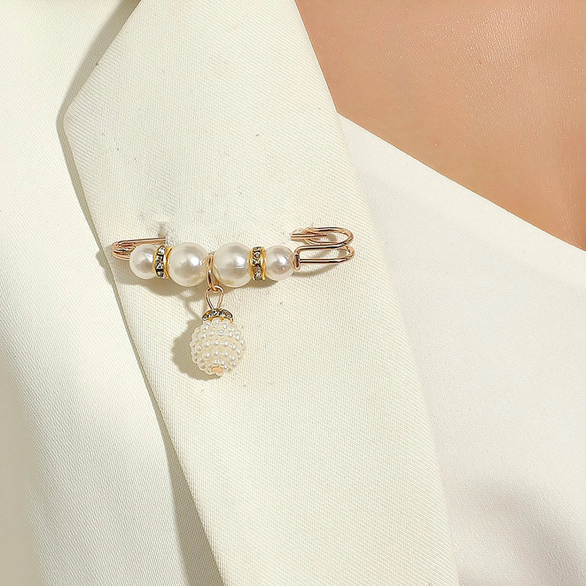 Pearl brooch pin - Jewelry Universe