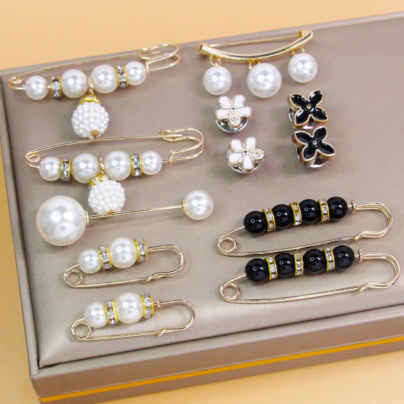Pearl brooch pin - Jewelry Universe