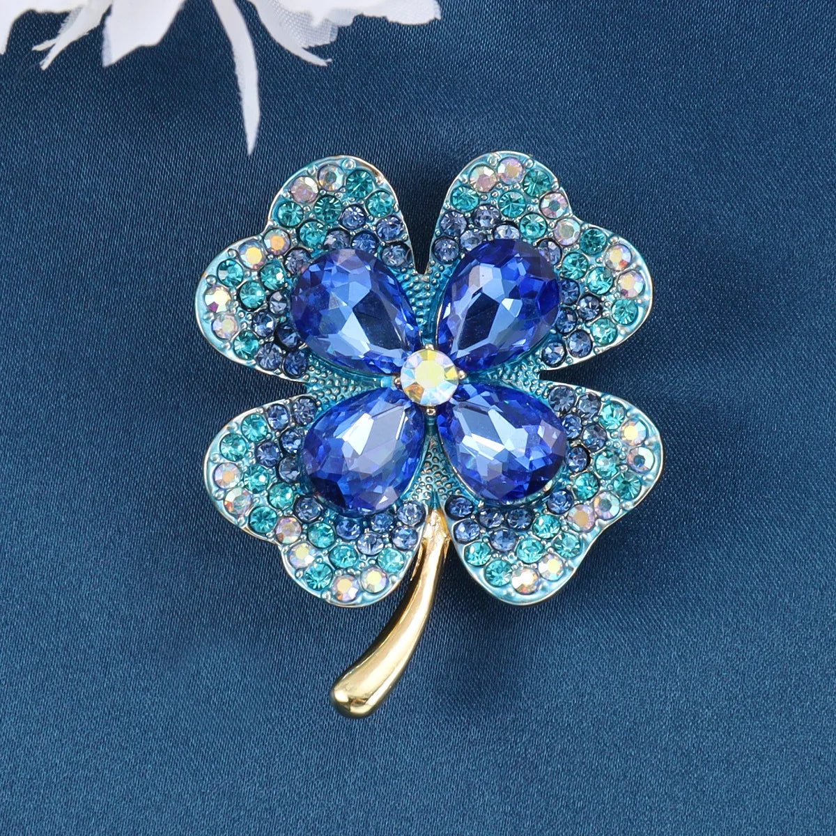 Shamrock brooch - Jewelry Universe