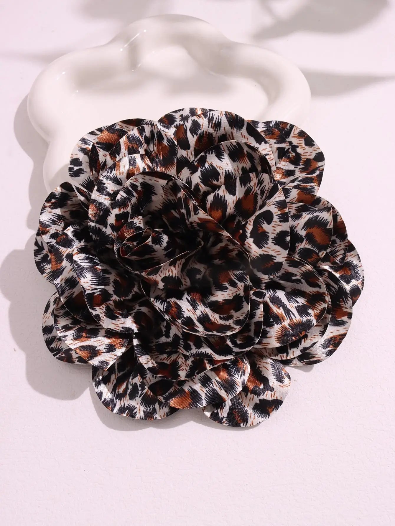 Silk flower brooch - Jewelry Universe