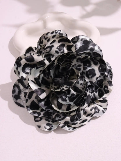 Silk flower brooch - Jewelry Universe