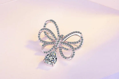 Trifari bow brooch - Jewelry Universe