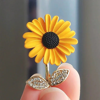 Vintage sunflower brooch - Jewelry Universe